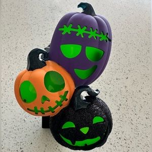 Halloween jack o lanterns wall flower plug